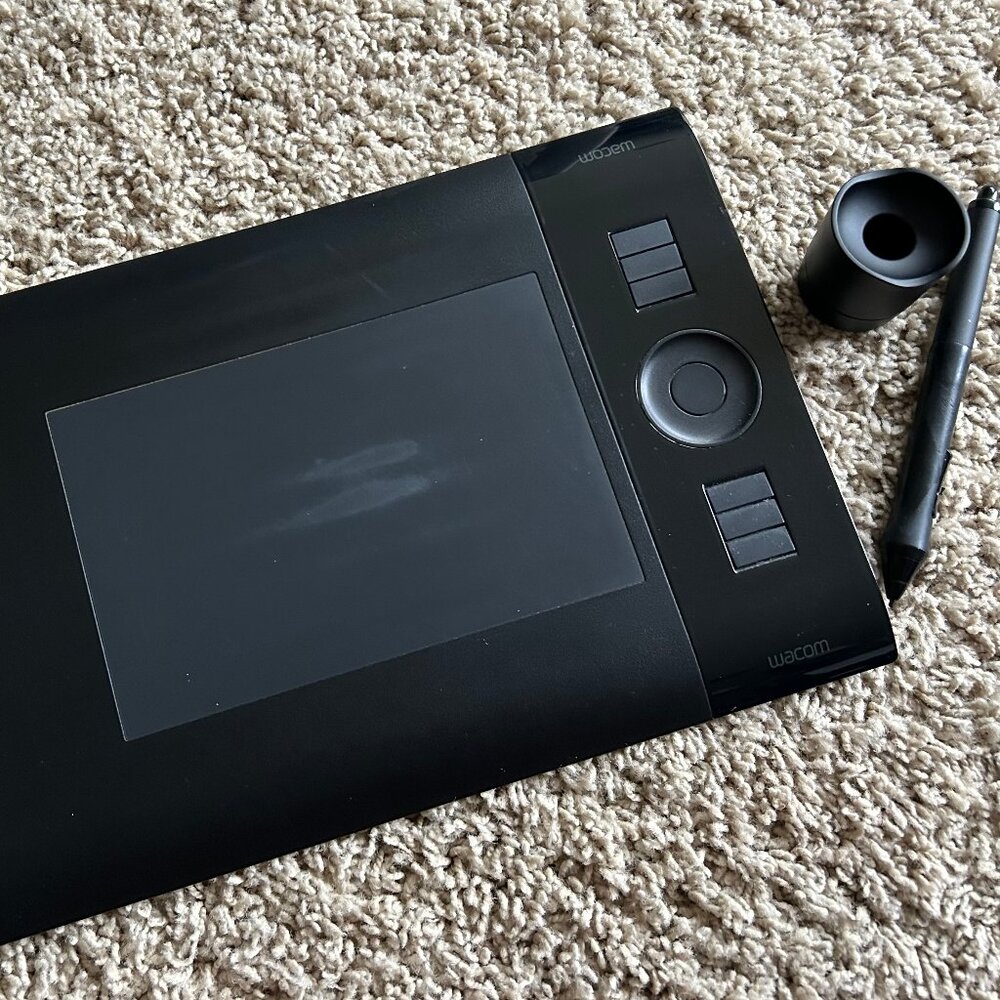 Wacom INTUOS 4 PTK-440 Professsional Tablet with USB Cable & Wireless Grip Pen